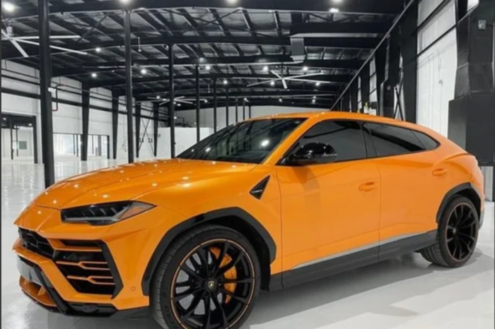 Lamborghini Urus Orange Starlight 2022